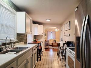 Kuchyň nebo kuchyňský kout v ubytování Gather at the Cape