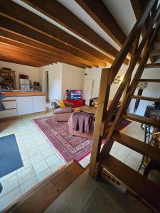 a living room with a couch and a kitchen at Gite cosycool in Languidic