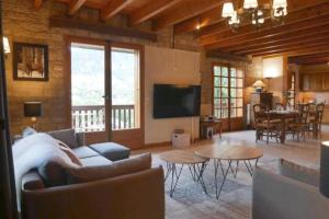 TV a/nebo společenská místnost v ubytování Sumptuous chalet with breathtaking mountain views + 27 fotografií