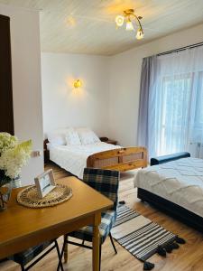 Postel nebo postele na pokoji v ubytování ATENY NIEGRECKIE Dom Wczasowy