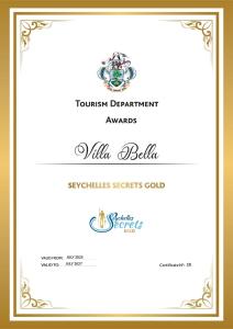 una invitación a una boda con un anillo de compromiso en Villa Bella, en Mahe