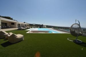 Bazén v ubytování Elira Luxury Villa - With Private Pool nebo v jeho okolí