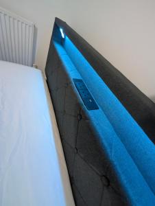 a bed with a blue tub next to a bed sidx sidx sidx at Double room homestay in Reading