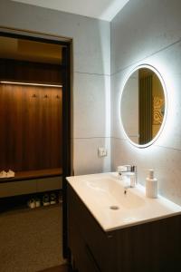 Fotografie z fotogalerie ubytování Luxury Airport Studio with Balcony Cozy & Modern v destinaci Chişinău