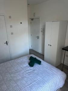 Postel nebo postele na pokoji v ubytování Comfort Rooms - East Croydon