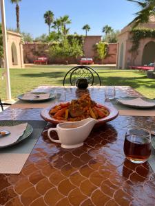 Jídlo v penzionu nebo okolí