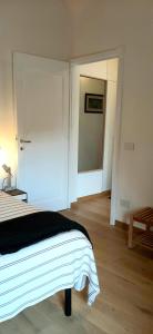 a white room with a bed and a mirror at Rooftop View Città della Pieve in Città della Pieve