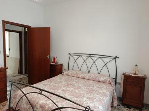 a bedroom with a bed and two nightstands and a bed sidx sidx sidx at La Villetta in Vittorito