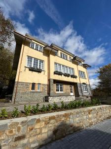 Budova, kde se prázdninový dům nachází