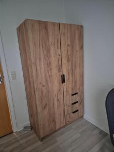 a wooden door in the corner of a room at Værelser til leje 5 in Hørve +6 photos