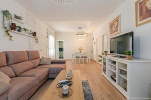 a living room with a couch and a tv at Iconic Center in Seville