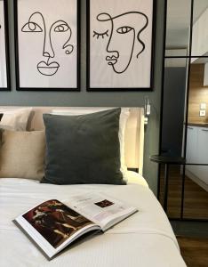 Ένα ή περισσότερα κρεβάτια σε δωμάτιο στο Studio Galerie 466 L'art de vivre à Metz