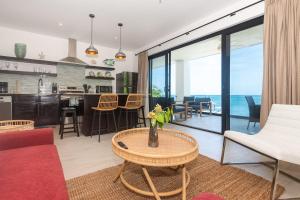 Posezení v ubytování Seahorse Escape-apartment #4 condo + 24 fotografií