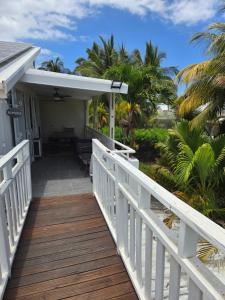 a boardwalk leading to the porch of a house at Appart Cocotiers in La Saline les Bains