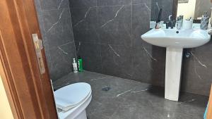 Koupelna v ubytování Ajman Executive Stay + 8 fotografií
