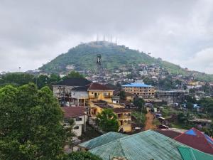 Gallery image of Elevation Lodge Imatt in Freetown +28 photos