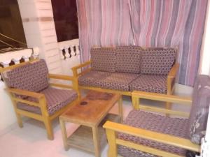 Fotografie z fotogalerie ubytování فيلا نادي الزهره v destinaci ‘Izbat Abū Sulayman