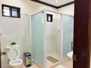 Koupelna v ubytování The Cove Resort Siquijor + 103 fotografií