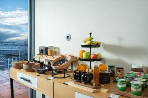 a kitchen with a counter with fruit on it at Akeah Porto Centro in Porto