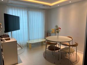 Телевизор и/или развлекательный центр в Slow, gaebong