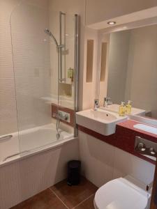 Ένα μπάνιο στο ICON Hotel