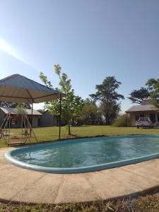 Bazén v ubytování Cabañas Tía Moca nebo v jeho okolí