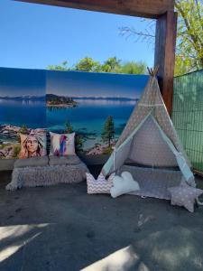a room with a tent in front of a wall at Casa de sueños Benasha con piscina, zona infantil y parking privado in Deltebre