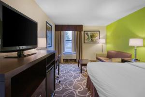 a hotel room with a bed and a flat screen tv at Best Western Lake Cumberland Inn in Monticello