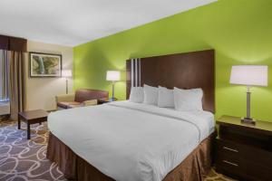 a hotel room with a large bed and a chair at Best Western Lake Cumberland Inn in Monticello +24 photos