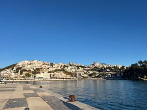 een uitzicht op een stad en een waterlichaam bij LuxuryHomeUlcinj in Ulcinj