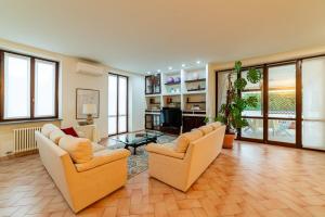 a living room with two chairs and a table at Casa Tua Lake Maggiore in Castelletto sopra Ticino