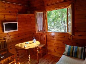 Et tv og/eller underholdning på Alixares de Güéjar Sierra - Bungalows