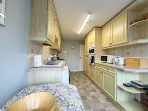 Kuchyň nebo kuchyňský kout v ubytování Sea Neuk, 14A Westgate South, Crail, KY10 3RF
