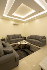 a living room with couches and a coffee table at شقة 3 غرف نوم وصالة 3 bedroom and living room apartment in Taif
