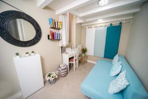 Posezení v ubytování Charming and Cozy House