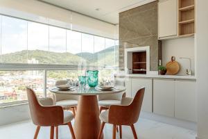 En generel udsigt til bjerge eller udsigt til bjerge taget fra lejligheden