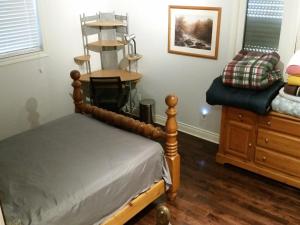 Postel nebo postele na pokoji v ubytování 4BR Riverfront Retreat with Private Pool and Yard