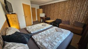 Giường trong phòng chung tại Pension Garni Zur Schamper Mühle