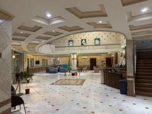 an empty lobby of a building with a staircase at شقق الاوفاز للشقق المخدومة--إقتصادي in Qal'at Bishah