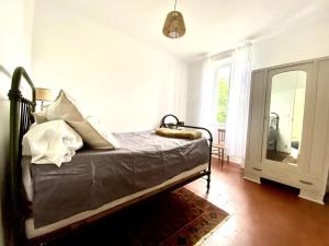 Postel nebo postele na pokoji v ubytování Sunny 3BR Apt