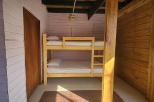 a room with two bunk beds in a sauna at Kosmik House in Punta Del Diablo