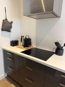 a kitchen with a black and white counter top at Koningshof XL in Alkmaar