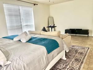 Ένα ή περισσότερα κρεβάτια σε δωμάτιο στο Cozy Private Room in Milton near Beaches