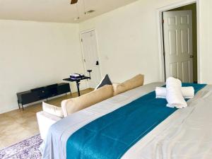 Ένα ή περισσότερα κρεβάτια σε δωμάτιο στο Cozy Private Room in Milton near Beaches