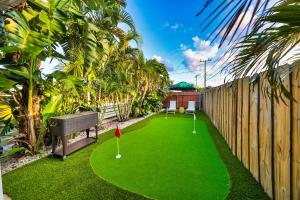 En have udenfor Bali Resort with Pool, Golf Sim, Putting Green