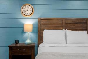 a bedroom with a bed and a clock on the wall at 15 Creekside Retreat in Sedona