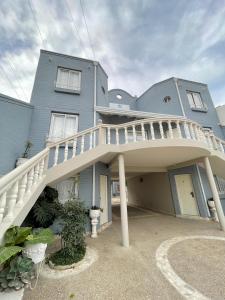 Tòa nhà nơi căn hộ tọa lạc