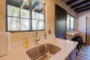 Phòng tắm tại Destination Oak Creek 1 - with private patio