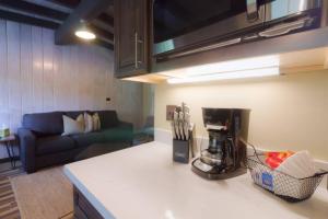 Гостиная зона в Destination Oak Creek 5 - with shared patio