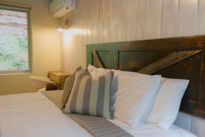 Ένα ή περισσότερα κρεβάτια σε δωμάτιο στο Destination Oak Creek 3- no patio